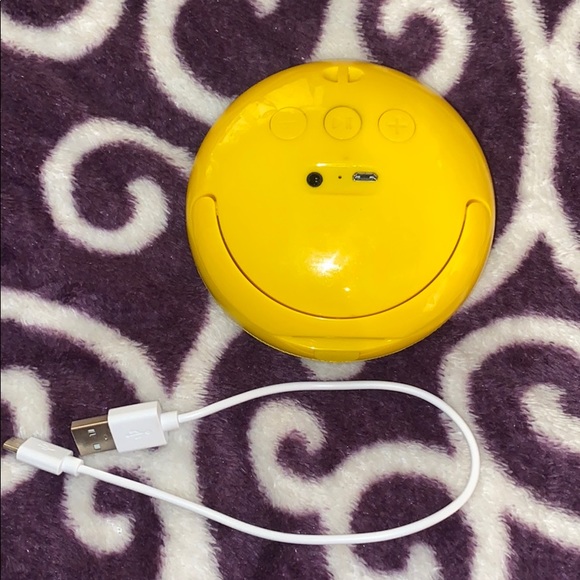 Emoji Bluetooth speaker - Picture 2 of 2